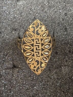 18k Pure Gold From Dubai Size 8 Pawnable With 750 Stamped.